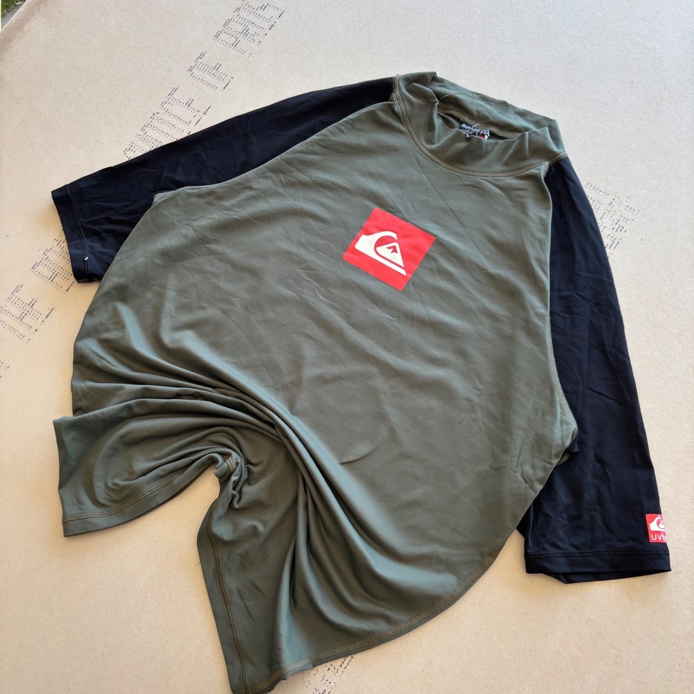 Vintage 2000s Quicksilver center hit tee surf tee
